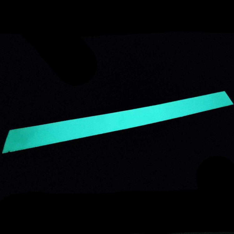 tasma_antyposlizgowa_fluorescencyjna_pasek_swiecacy.jpg