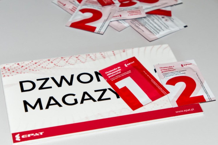 Przyklejanie chusteczki.jpg